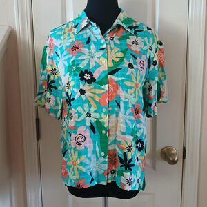 Jane + Delancey vibrant floral button down short sleeve shirt S Resort Coastal